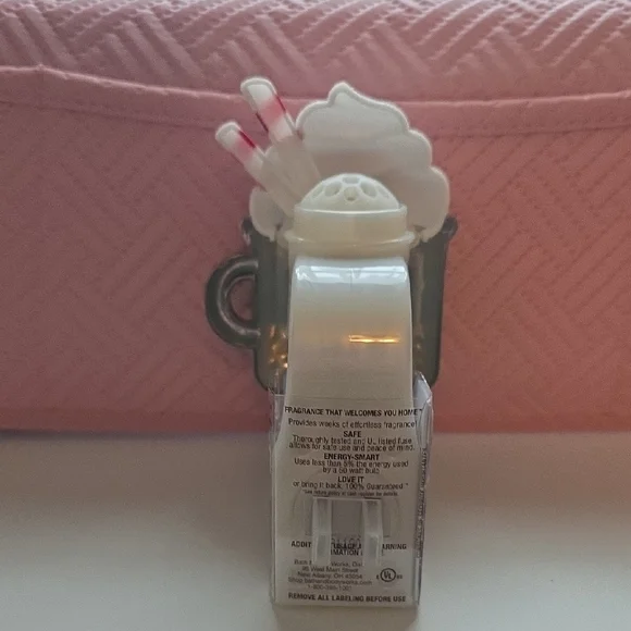 Bath & Body Works Festive Green Mug Night Light - Picture 2 of 3